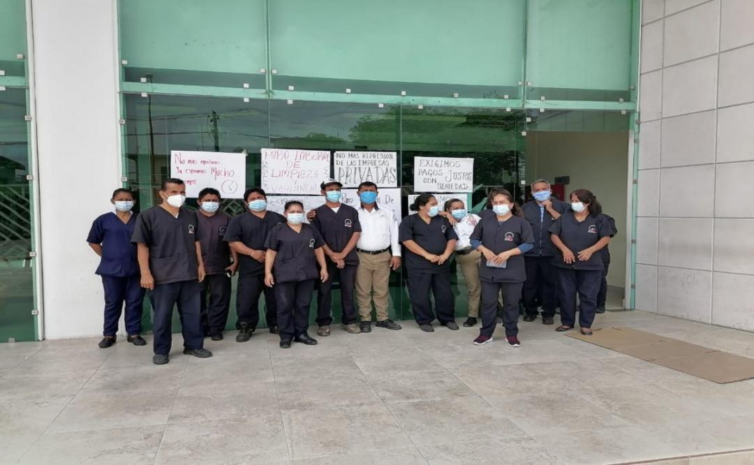 Se van a paro 67 trabajadores de limpieza del hospital de Juchitán; afecta 3 áreas, incluida quirófanos