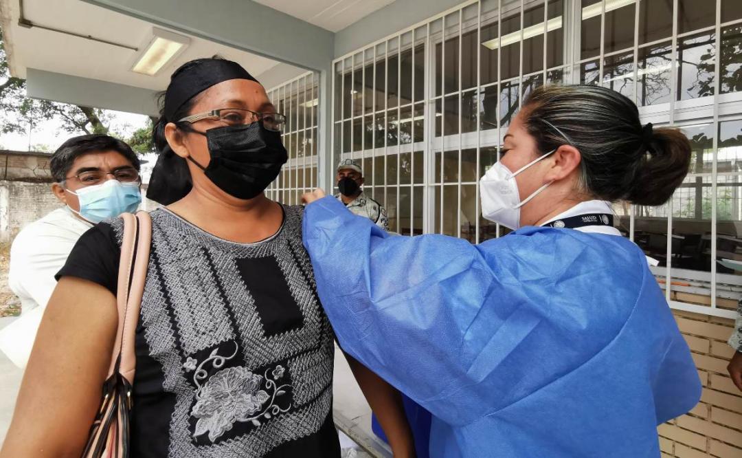 Vacuna antiCovid da esperanza a maestros de Oaxaca; “faltan los niños para retornar en paz a las aulas”