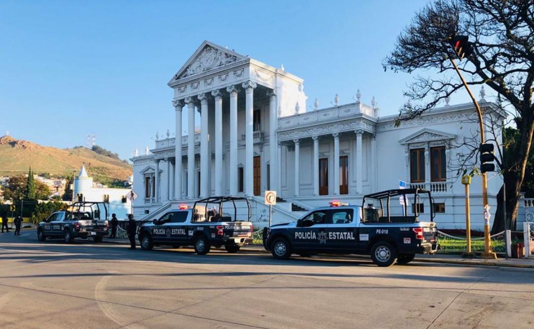Policía de Oaxaca recupera 16 unidades de transporte público tomadas por normalistas