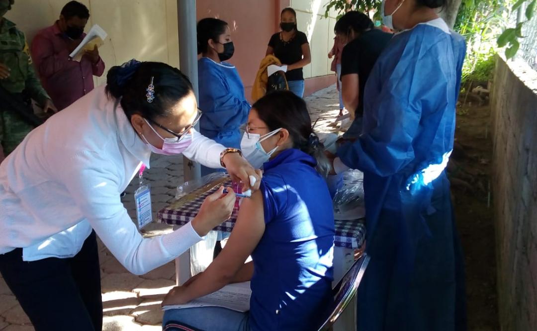Se han aplicado 873 mil 401 vacunas en Oaxaca, reporta SSO; hubo 43 muertos esta semana
