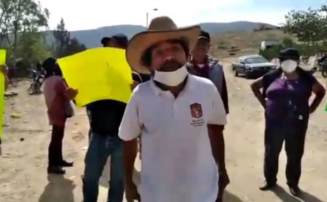 Pobladores bloquean basurero de Zaachila, Oaxaca; exigen renuncia de agente municipal