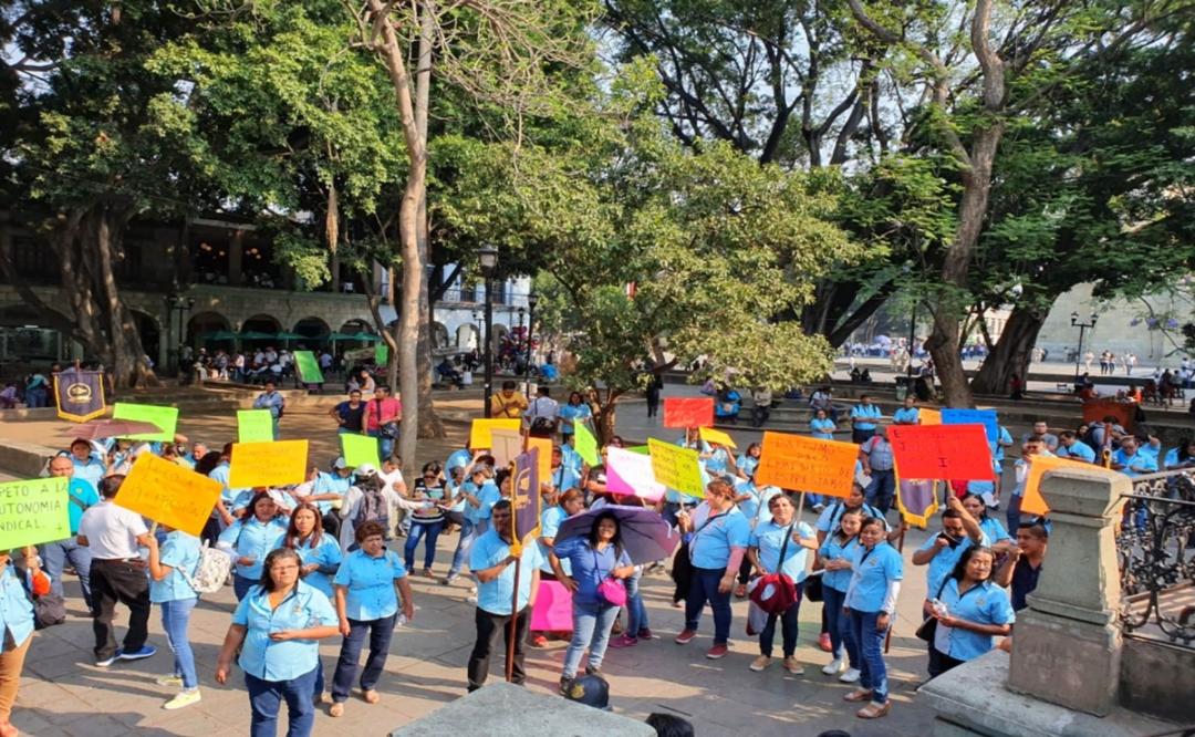 Trabajadores del Poder Judicial de Oaxaca exigen la aplicación de prestaciones laborales
