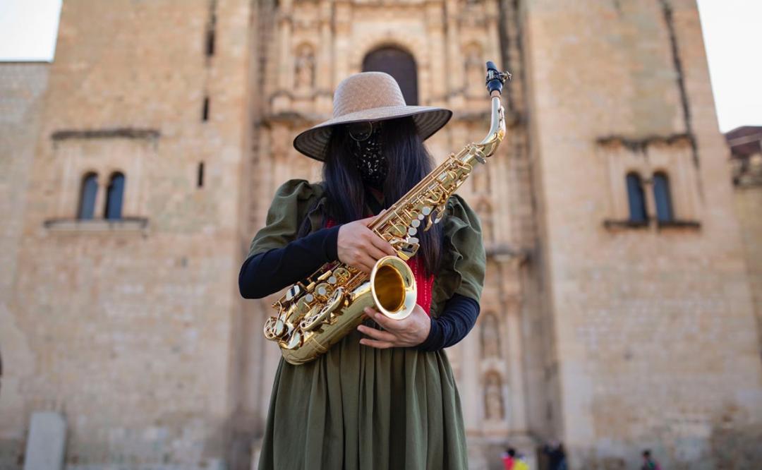 María Elena Ríos, saxofonista sobreviviente de un ataque con ácido, pide no votar por “políticos feminicidas”