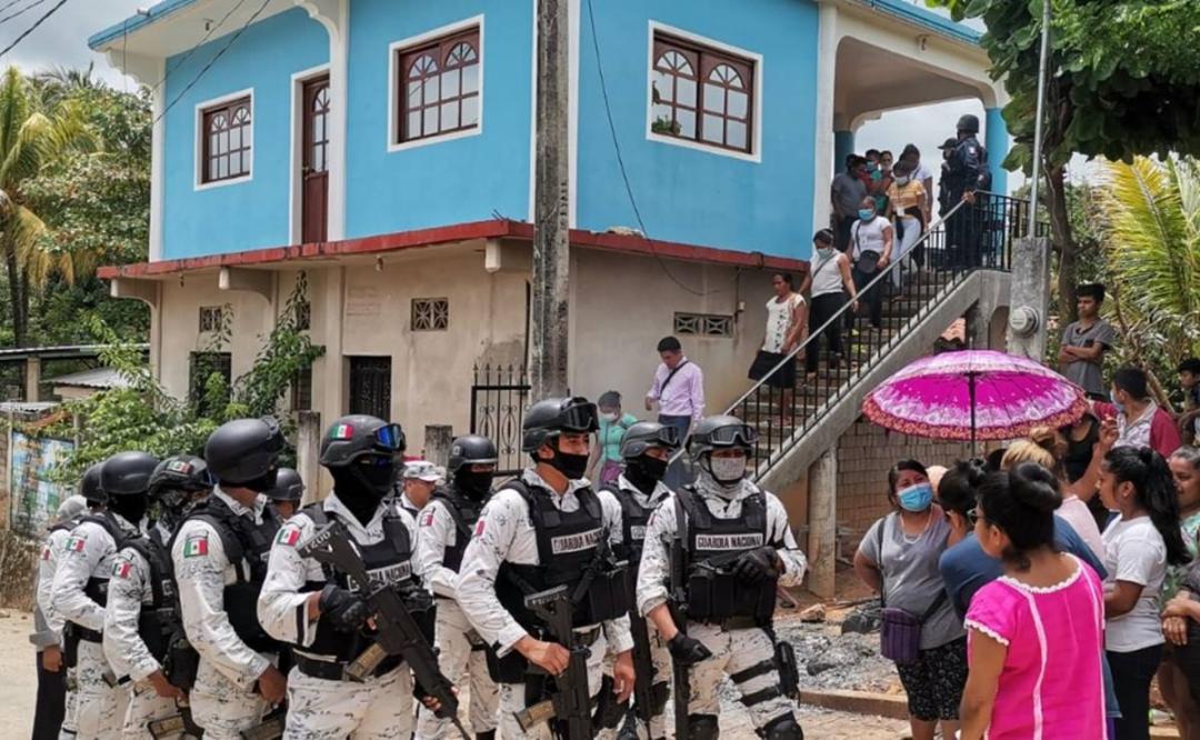 Irrumpen en consejo electoral y queman boletas en San Juan Colorado, Oaxaca; SSPO resguarda sede
