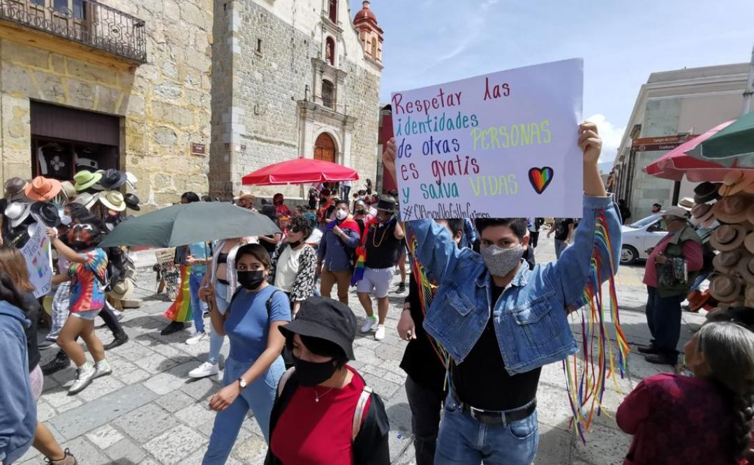 Comunidad LGBTQ+ realiza caminata en Oaxaca para exigir derechos en el Día el Orgullo