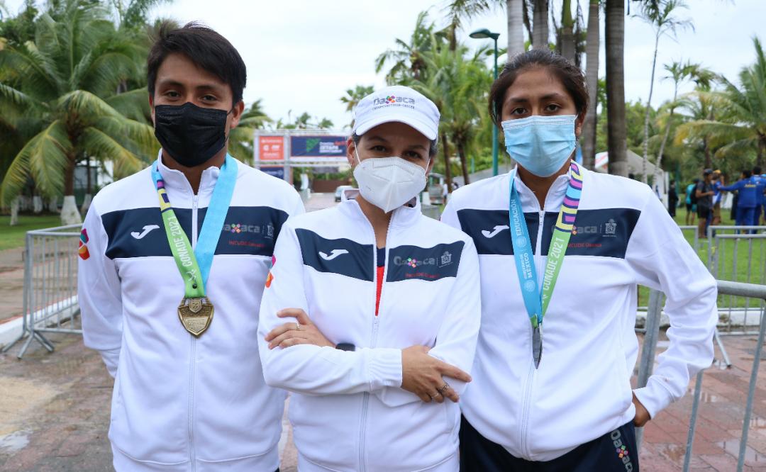 Triatletas de Oaxaca ganan oro y plata en Juegos Nacionales Conade