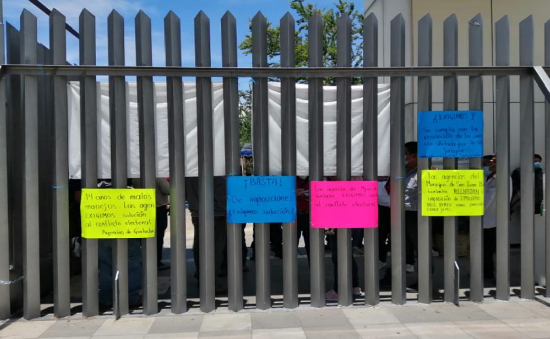 Habitantes de Guelache exigen elecciones tras 13 años de conflicto político; toman acceso al Congreso de Oaxaca
