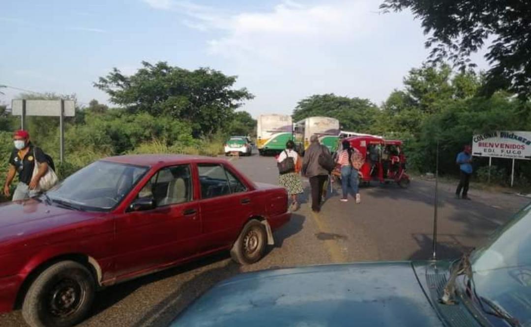 Continúa bloqueo de vecinos en carretera federal de Juchitán; exigen acción contra comerciantes