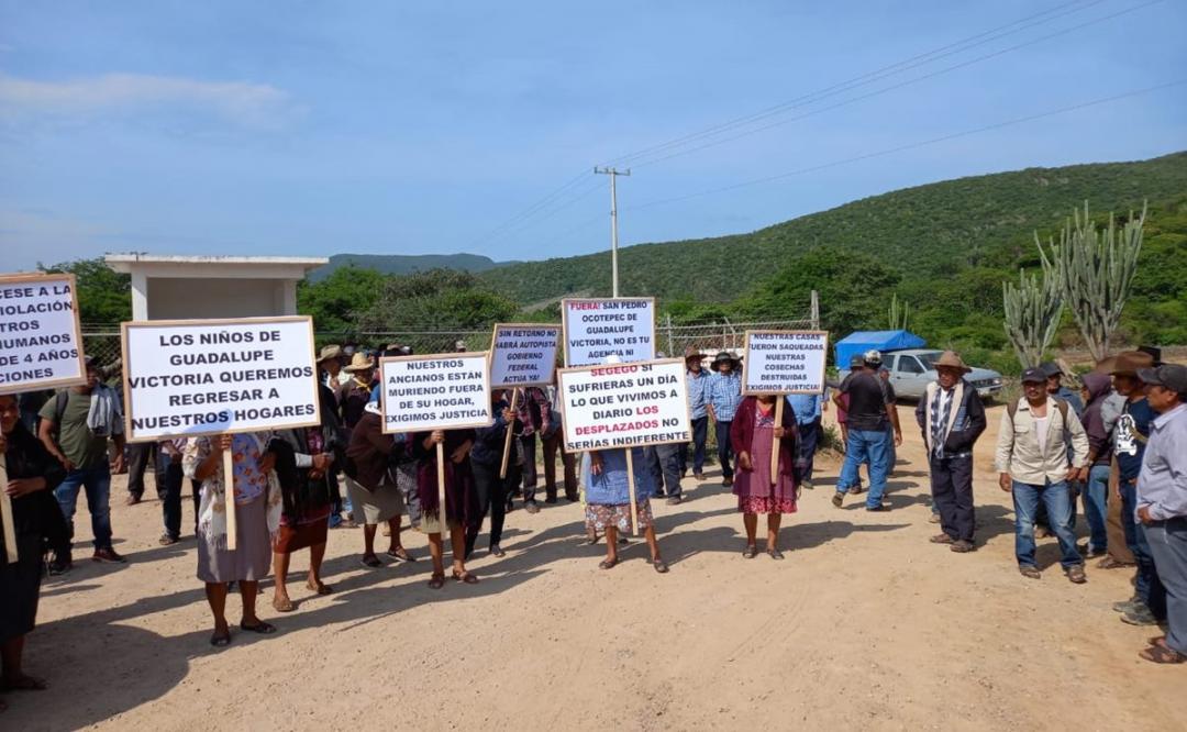Unos 300 desplazados de San Juan Juquila Mixes, Oaxaca, también exigen retorno seguro