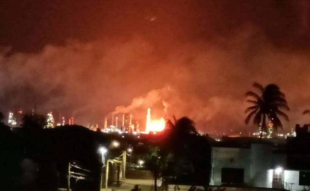 Se incendia refinería Antonio Dovalí Jaime en Salina Cruz, Oaxaca; reportan daños materiales