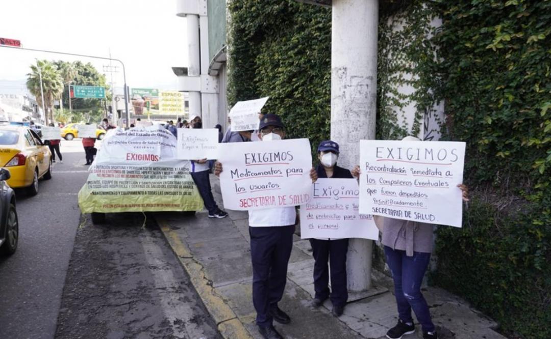 Protestan trabajadores de Salud en la ciudad de Oaxaca; denuncian situación crítica de clínica y hospitales