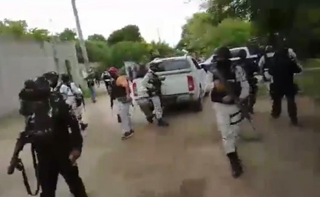 Pobladores de San Francisco del Mar, comunidad ikoots de Oaxaca, se enfrentan con elementos de la Guardia Nacional