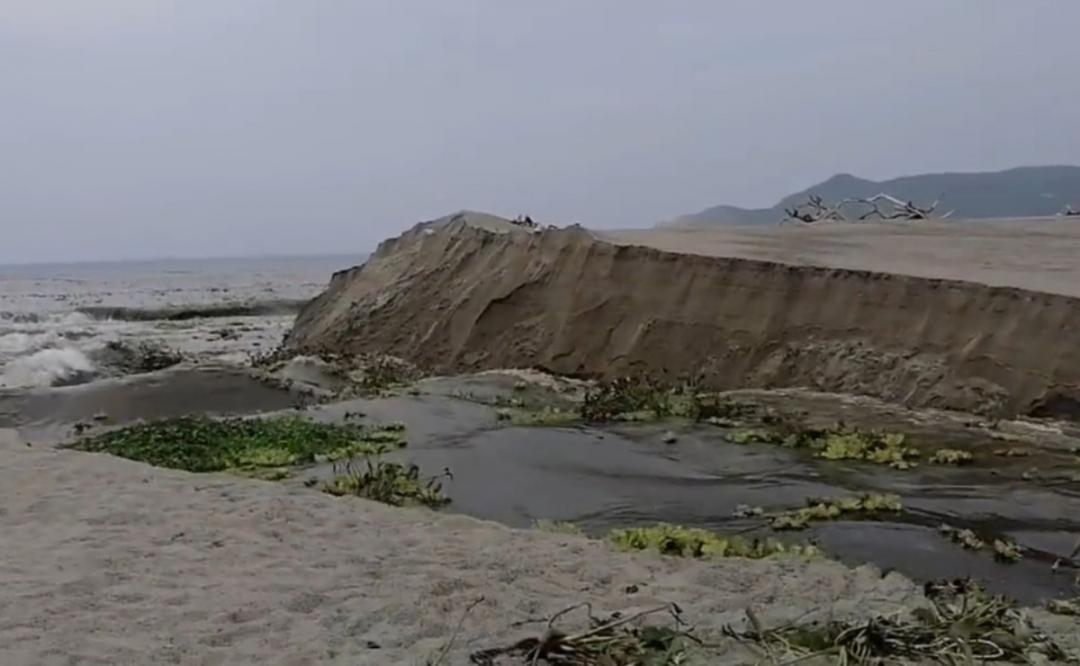 A pico y pala, ikoots de San Mateo del Mar abren canal para desfogar presa Benito Juárez
