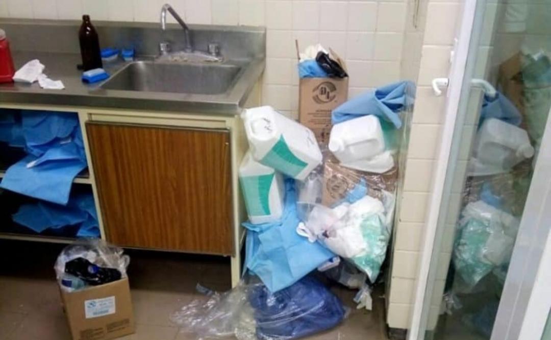 Denuncian saturación de basura en hospital de Juchitán, ante paro de labores de empleados de limpieza