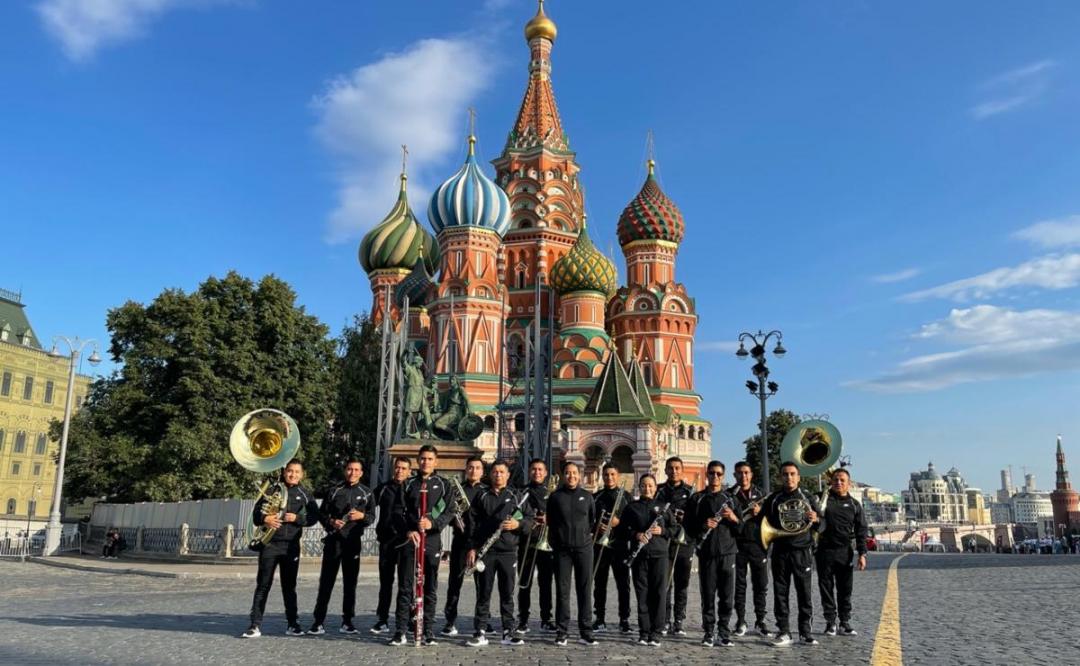 Llevan música mexicana a Rusia, un grupo de 14 oaxaqueños participa en el festival internacional Spasskaya Tower, en Moscú