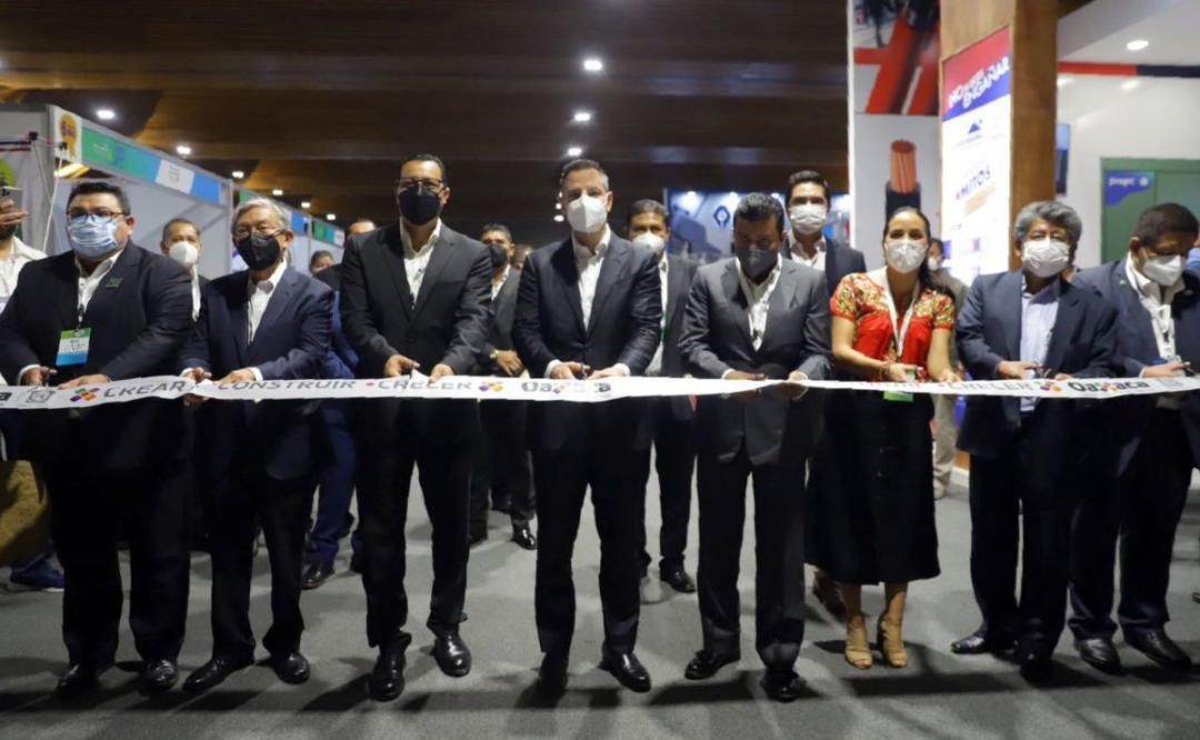 Inaugura Murat la Primera Expo Congreso Internacional Eléctrico del Sureste 2021, en el Centro de Convenciones