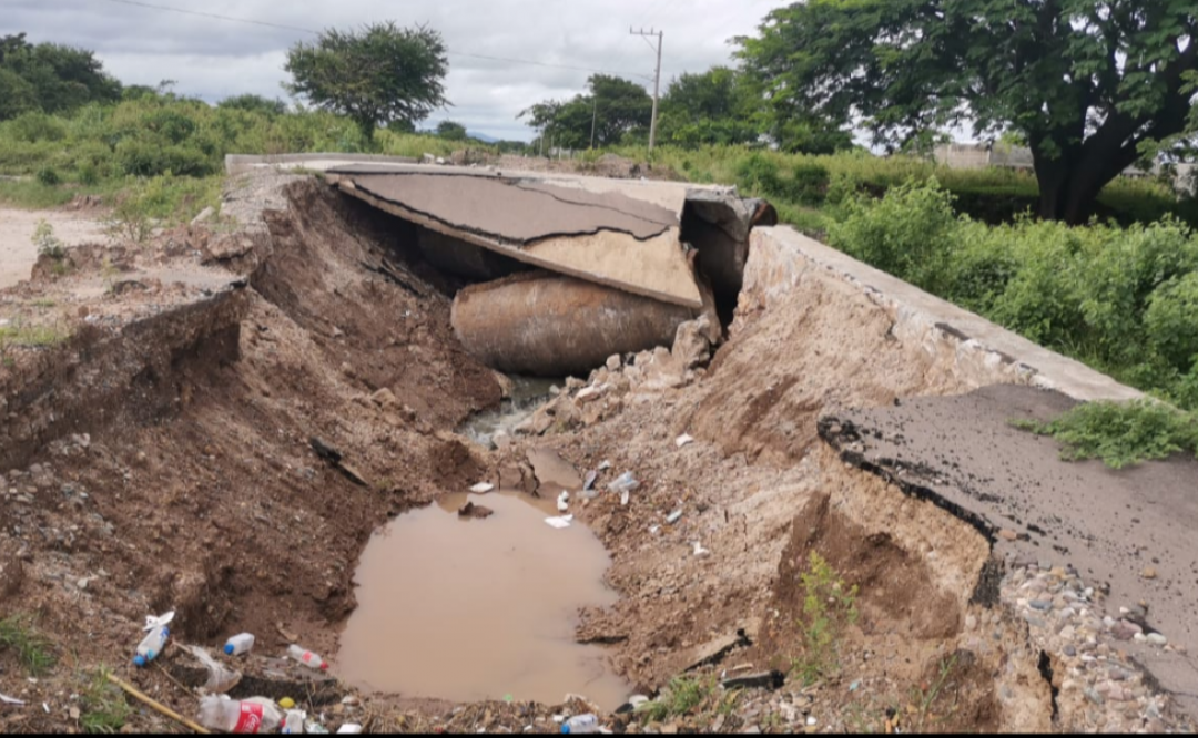 Por lluvias, colapsa subcolector de drenaje en Juchitán, Oaxaca, que costó 22 mdp; advierten riesgo sanitario