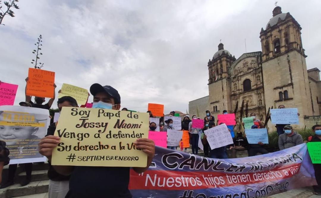 Padres de niños con cáncer en Oaxaca exigen garantizar quimios y recontratar a especialistas despedidos