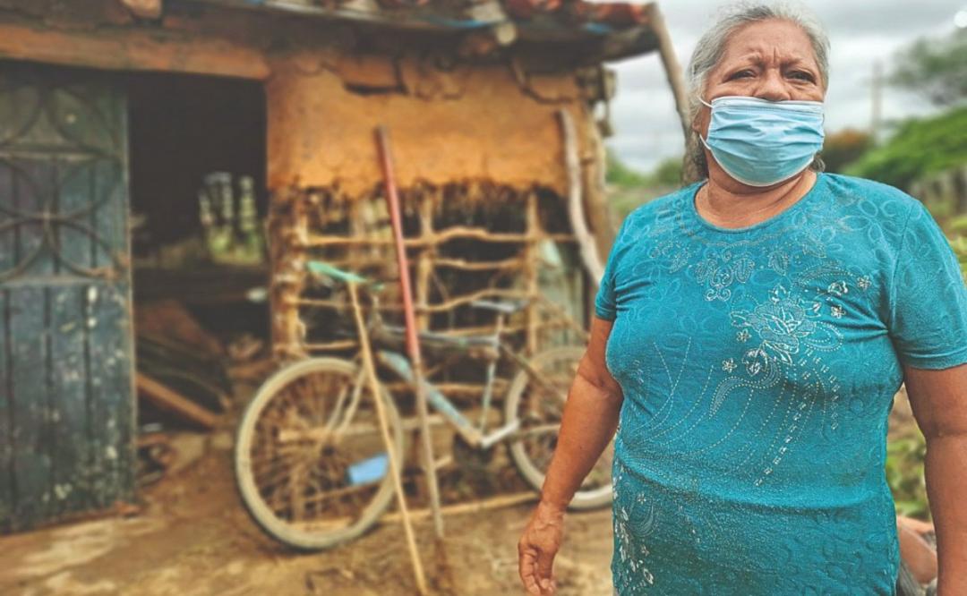 La Ventosa: hundida en lodo y pérdidas; tras inundaciones en Oaxaca, ayuda de gobierno no llegó