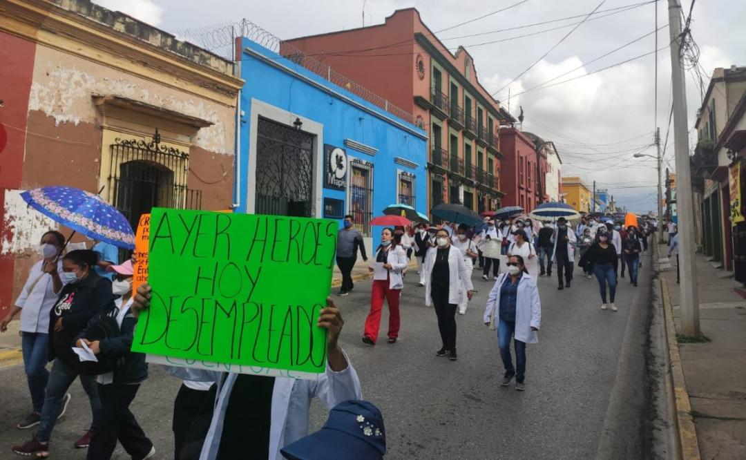 Despido de 2 mil trabajadores de Salud en Oaxaca deja en ‘abandono’ a menores y pacientes, dice Sección 22