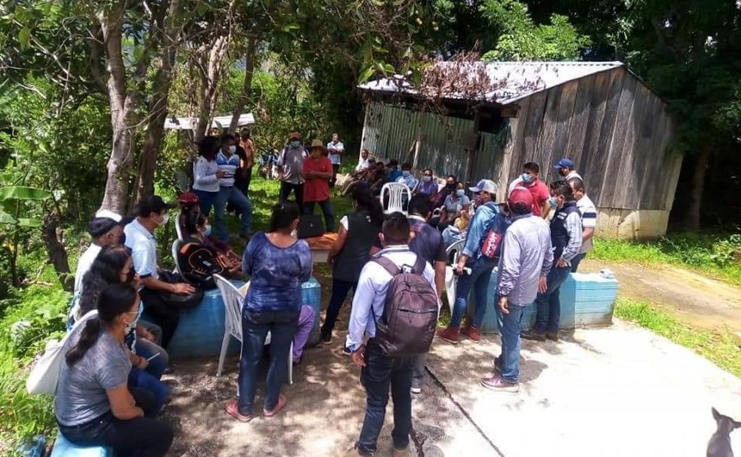 Afectados por sismo de 2020 en San Mateo Piñas, Oaxaca, retienen a 4 funcionarios federales