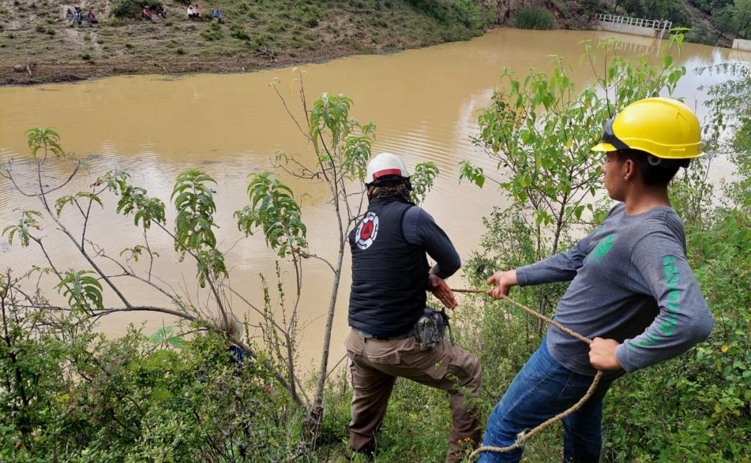 Rescatan los cuerpos de 3 autoridades municipales arrastradas por el río en San Juan Mixtepec, Oaxaca