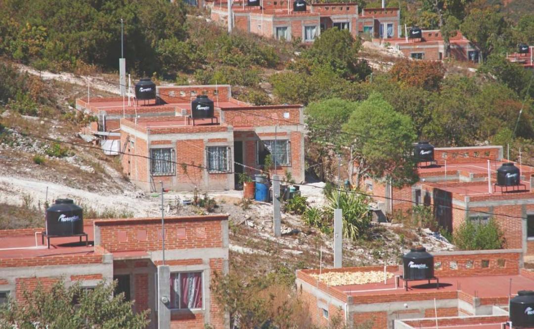 Con promesa de apoyos gubernamentales para vivienda, roban ahorros de decenas de personas en Oaxaca