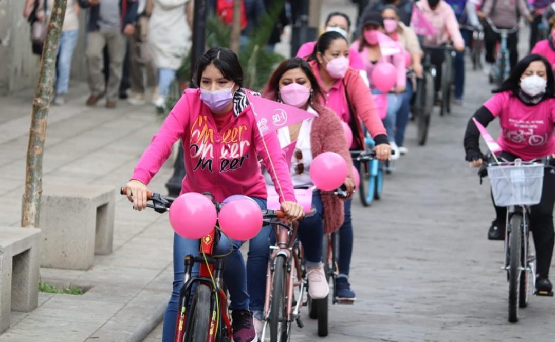 Con rodada ciclista, mujeres de Oaxaca llaman a autoexplorarse para prevenir el cáncer de mama