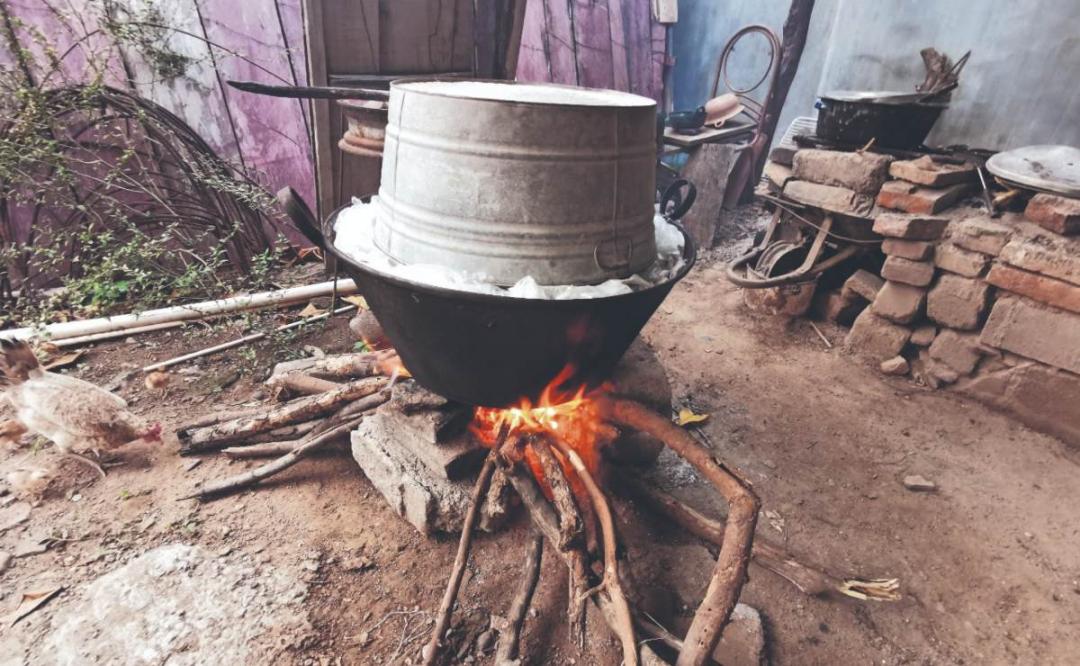 Tamales de mole negro, los infaltables en los rituales zapotecas del Xandu’ en Juchitán, Oaxaca