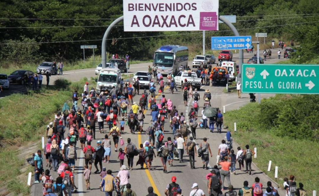 Tras cambiar ruta entra Caravana Migrante a Oaxaca con 3 mil 500