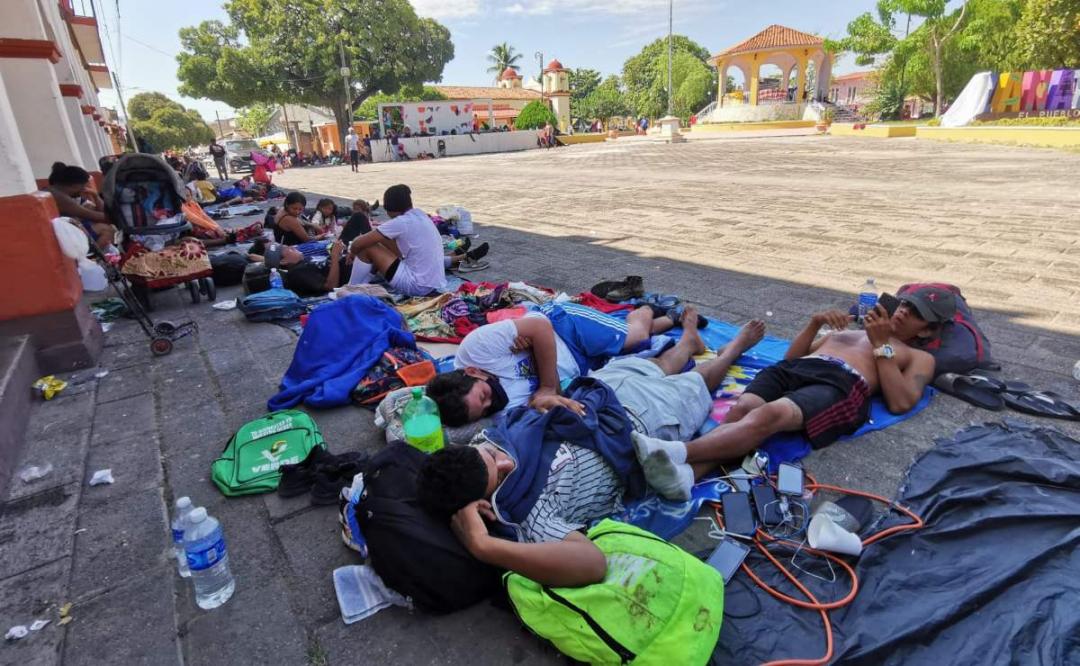 Una caravana cansada y enferma avanza por tierras de Oaxaca, unos 800 migrantes han desertado
