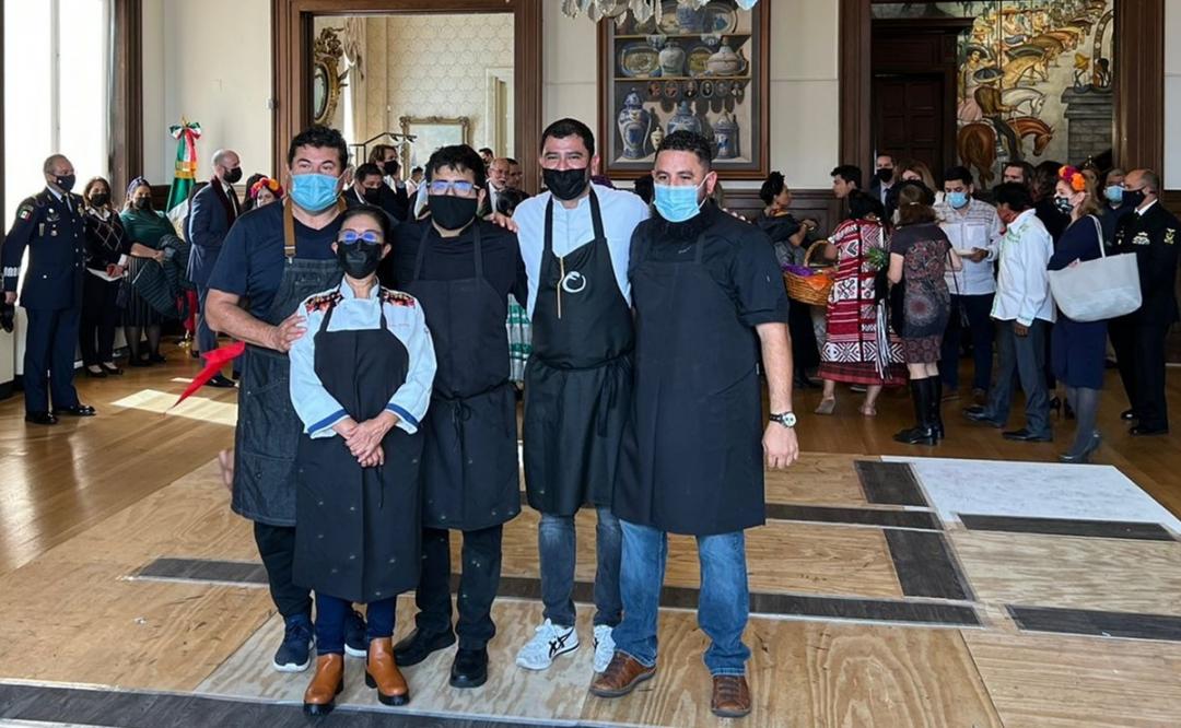 Participan reconocidos chefs en muestra gastronómica del Mes de Oaxaca en Estados Unidos