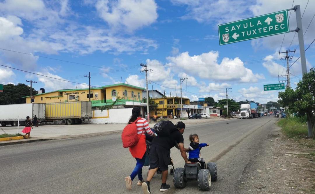 Acusa INM a líder de caravana que atraviesa Oaxaca de mentir, traficar y poner en riesgo a migrantes