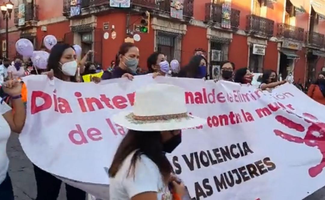 Marchan colectivas feministas en la ciudad de Oaxaca por 25N; convocan a tendedero de deudores alimentarios