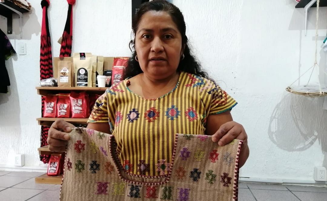 Tras expo en NY, artesana de Oaxaca fue obligada a pagar impuestos por sus propias prendas