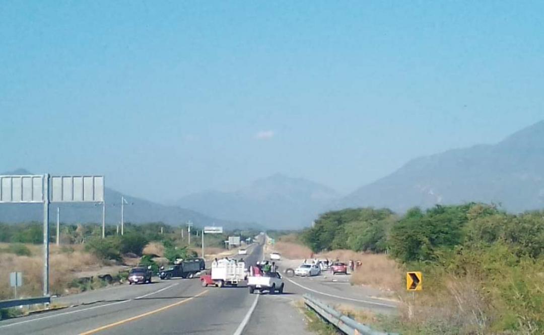 Con bloqueo de vía federal en el Istmo de Oaxaca, exigen reconocimiento de agente municipal