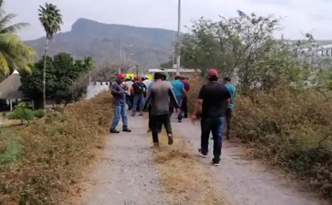 Con protesta en Pemex, habitantes de Mixtequilla, Oaxaca, exigen cancelar figura de comisionado