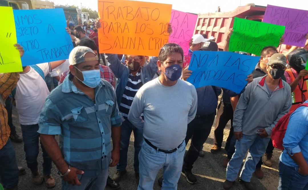 Más de 300 transportistas acusan a Federación de excluirlos de obras de escollera en puerto de Salina Cruz, Oaxaca