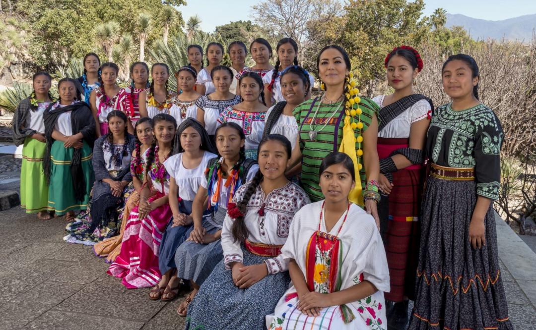 Encabeza Lila Downs colecta Guadalupe Musalem; se necesitan 2.3 mdp para becas de mujeres indígenas