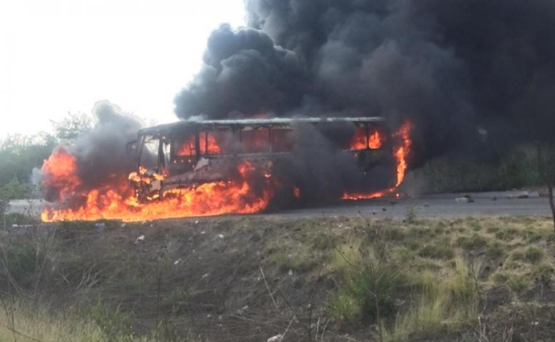 El autobús quemado ya se encontraba retenido por habitantes de la agencia Álvaro Obregón de Juchitán.