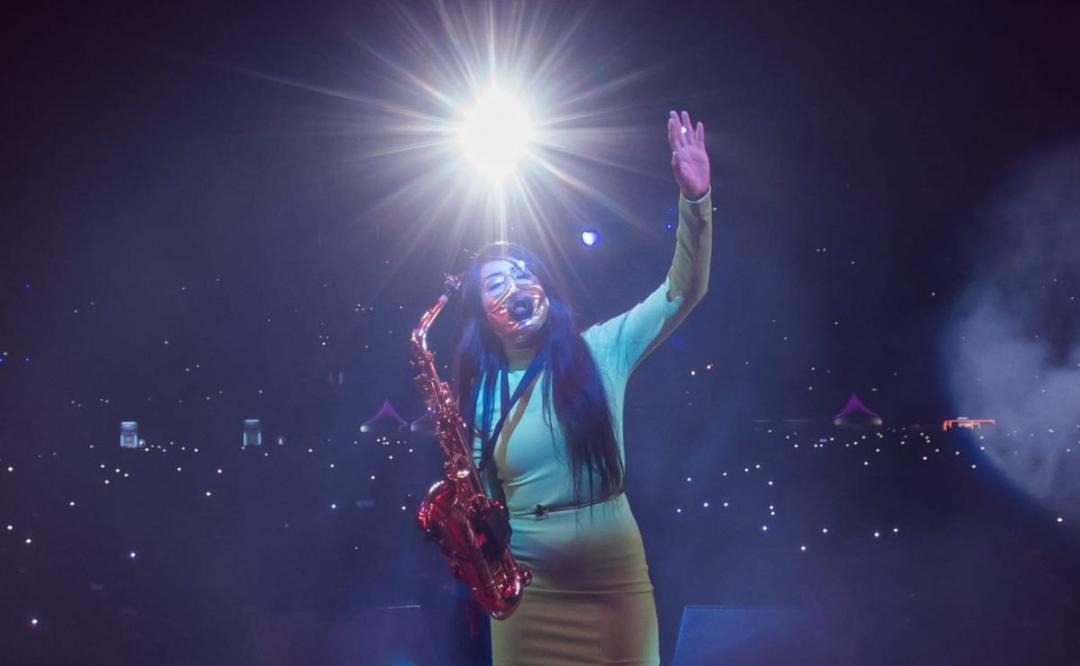 Agradece Malena Ríos al público del Vive Latino; “la mejor arma es mi saxofón”, dice música oaxaqueña