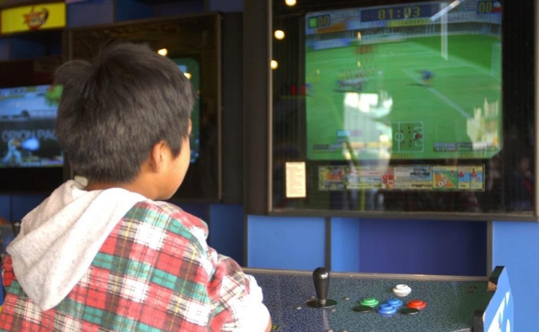 La agresión contra el menor tuvo lugar en un negocio de videojuegos.