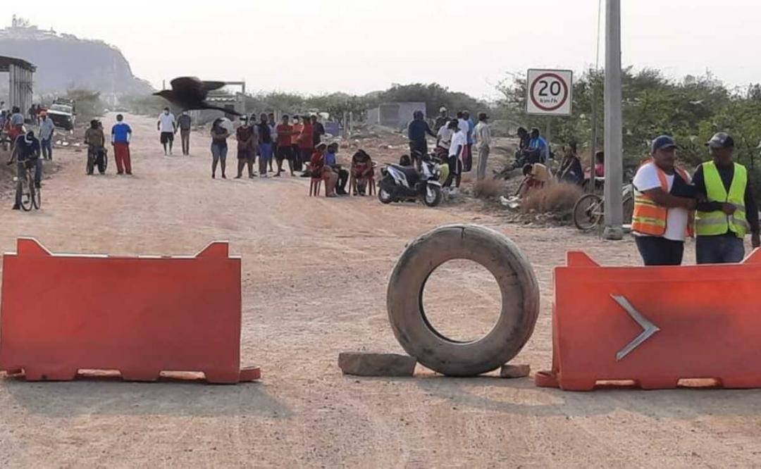 Bloquean pescadores de 14 cooperativas obra del rompeolas en Istmo de Oaxaca; acusan incumplimiento de apoyos