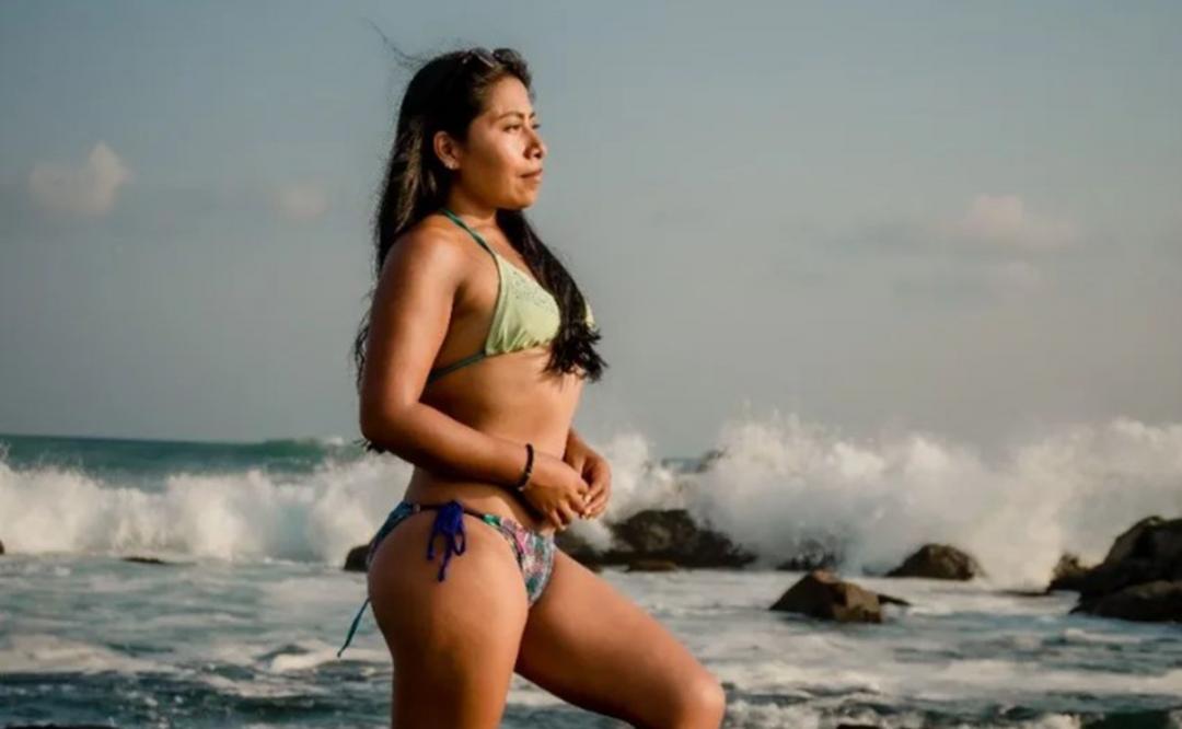 "No hemos dejado las tlayudas", Yalitza da lección de amor propio, posando en bikini desde playas de Oaxaca
