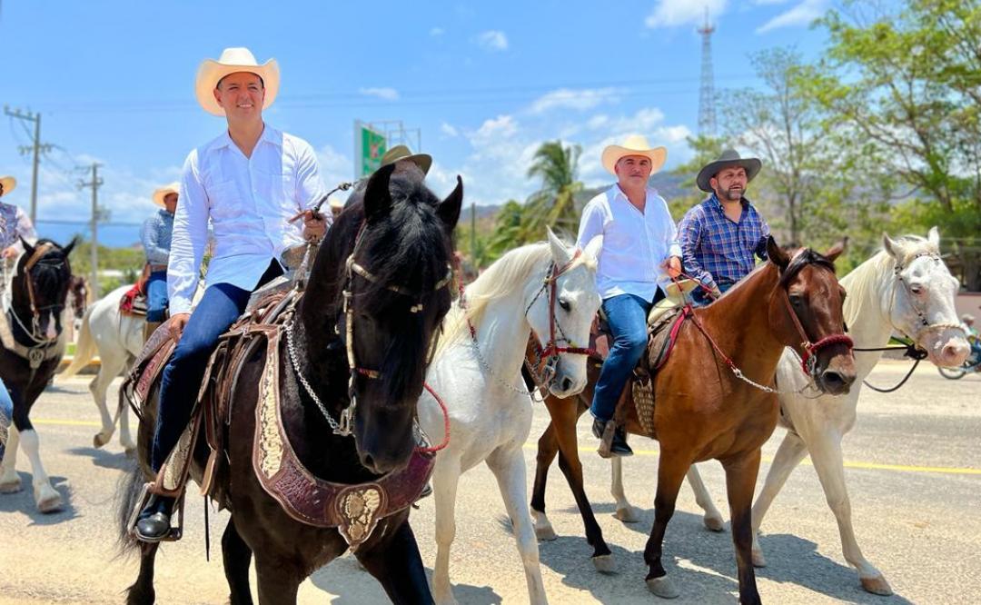 Con cabalgata, inaugura Murat Expo Ganadera y Agrícola de Río Grande, en la Costa de Oaxaca