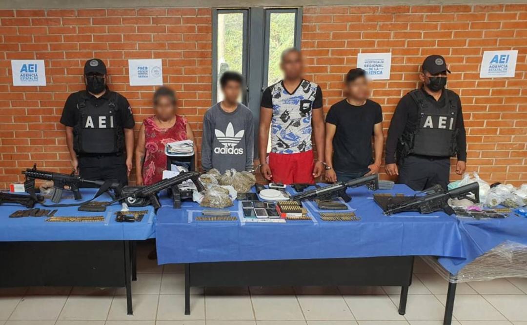 Aseguran armas y droga en distrito Mixe de Oaxaca; detienen a 4 por asesinato de tres mujeres