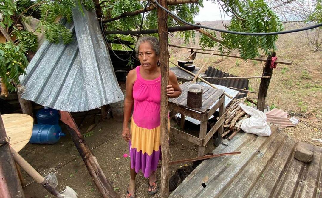 Habitantes de Juan Diegal perdieron todos sus bienes tras el paso del huracán Agatha.