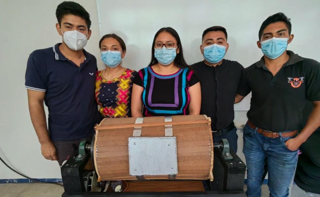 Con lavadora de pieles, jóvenes de Oaxaca usan tecnología para recuperar talabartería, oficio con tradición