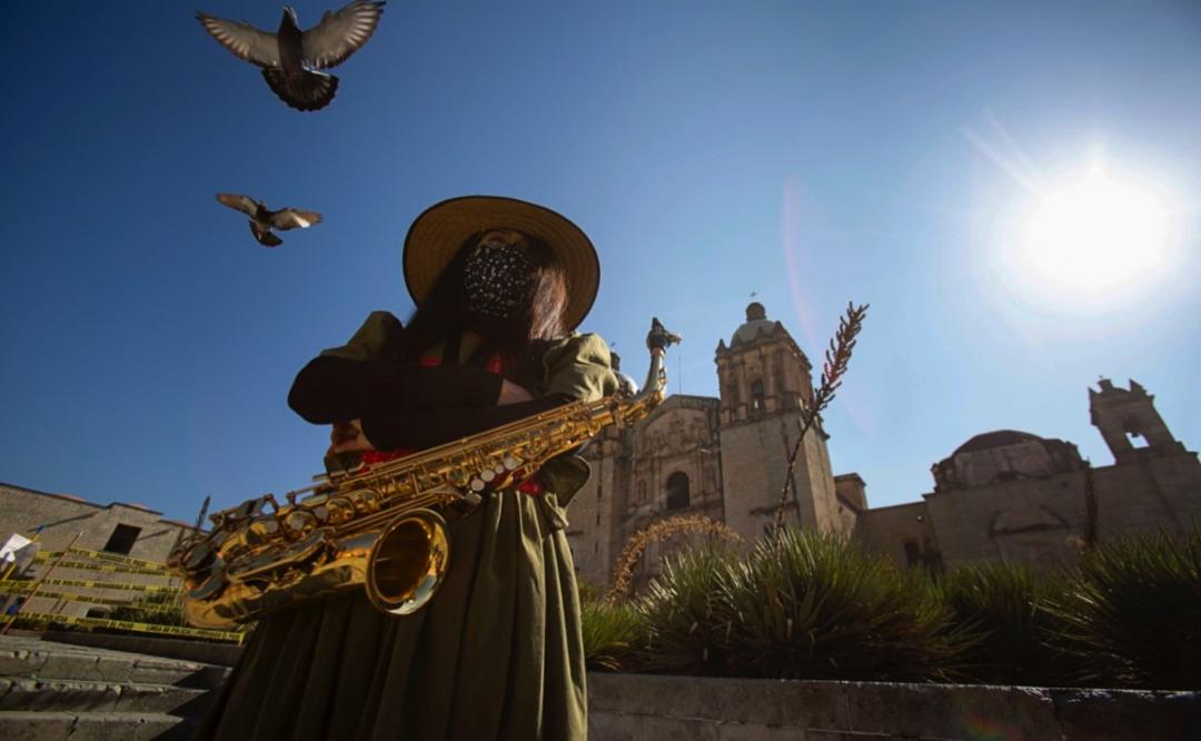 María Elena Ríos, saxofonista de Oaxaca, entre las 100 mujeres más poderosas de México, según Forbes