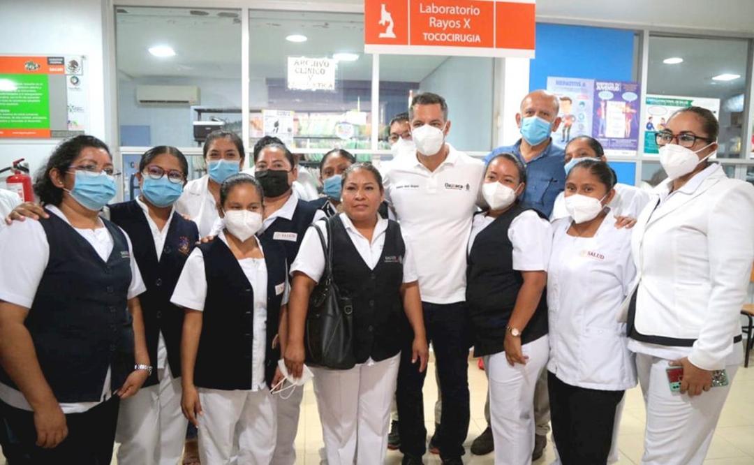 Recorre Murat unidades médicas afectadas por huracán Agatha en Istmo y Costa de Oaxaca